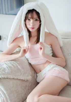 公在客厅里吃我的奶涨奶电影_剧情片免费播放
